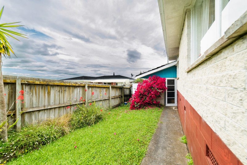 2/9 Landop Terrace, Howick, Auckland - Carousel 1