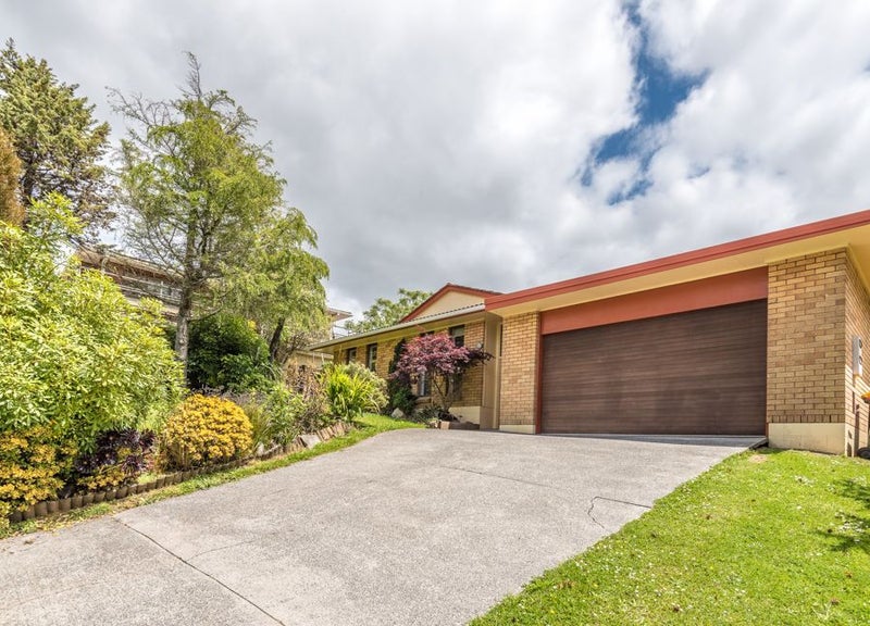 4 Lastel Place, Shelly Park, Auckland - Carousel 1