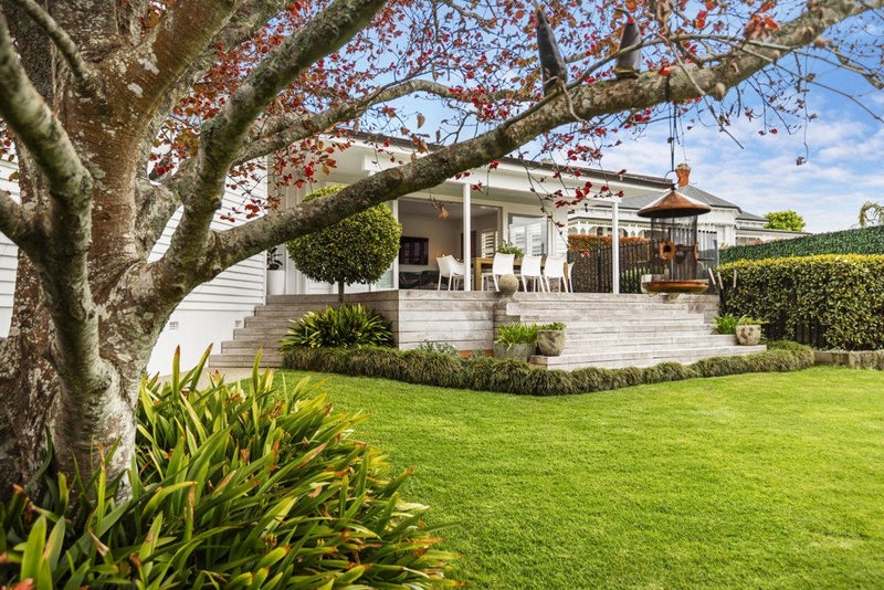 34 Hinemoa Street, Birkenhead, Auckland - Carousel 1