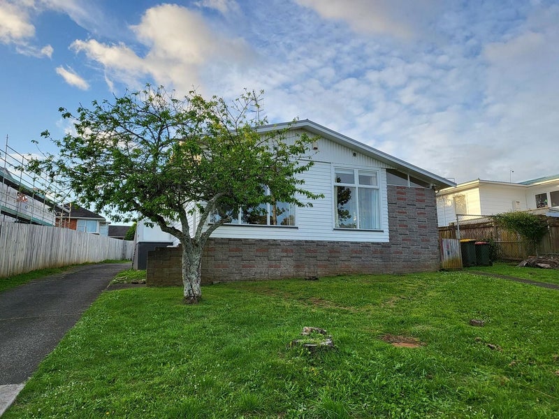 11 Ellen Avenue, Hillcrest, Auckland - Carousel 1
