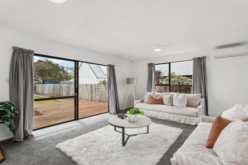 7 Malabar Crescent, Broomfield, Christchurch - Carousel 2