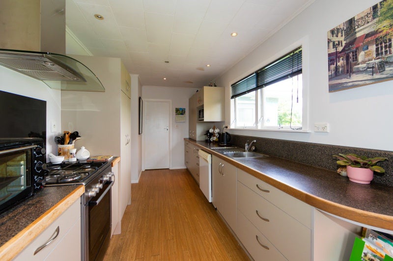 6 Winchester Place, Tamatea, Napier - Carousel 2