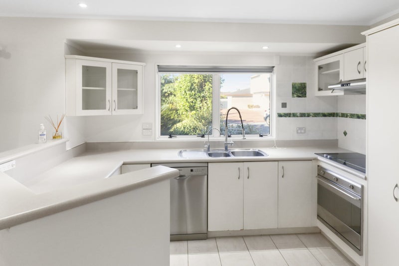 18 Frank Nobilo Drive, Golflands, Auckland - Carousel 2