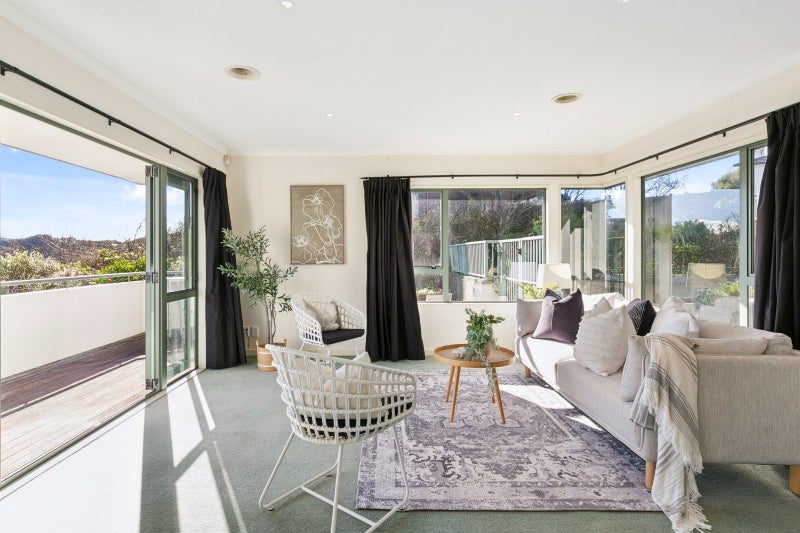 1 Becker Way, Karori, Wellington - Carousel 1