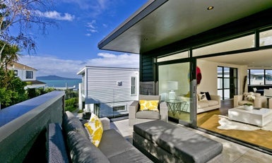 4C Beach Road, Castor Bay, Auckland - Carousel 1