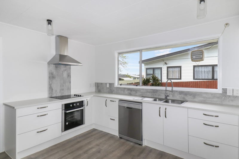 33 Lendenfeld Drive, Papatoetoe, Auckland - Carousel 2