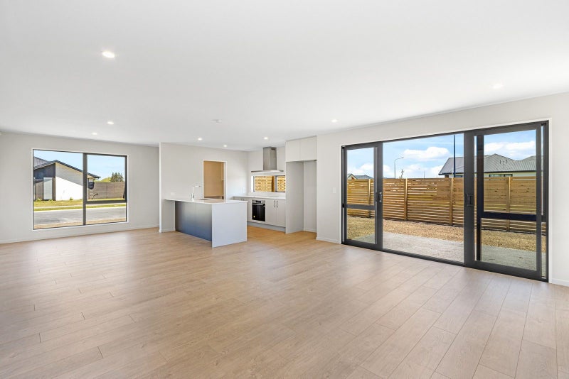 13 Vista Crescent, Maoribank, Upper Hutt - Carousel 2