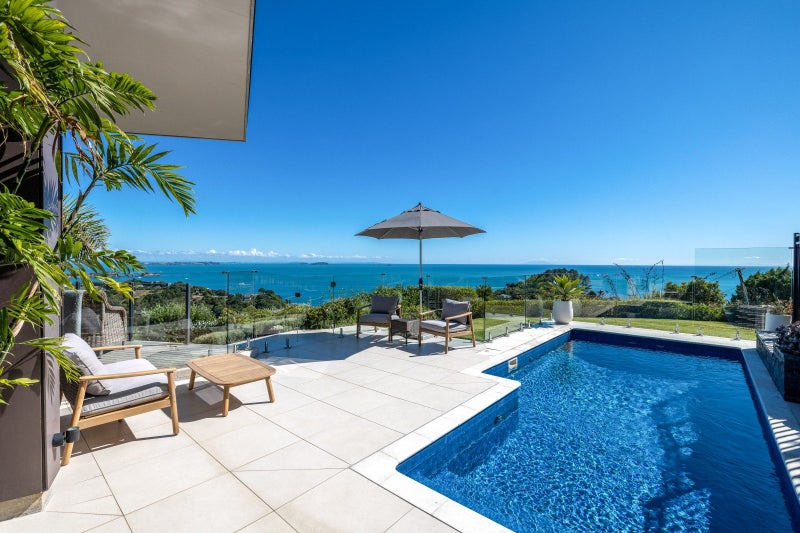 9 Great Barrier Road, Oneroa, Waiheke Island - Carousel 1