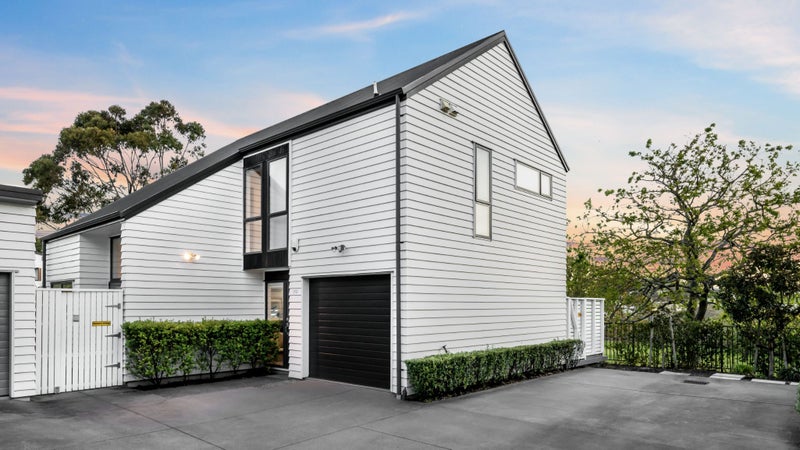 31D Eastview Road, Glen Innes, Auckland - Carousel 1