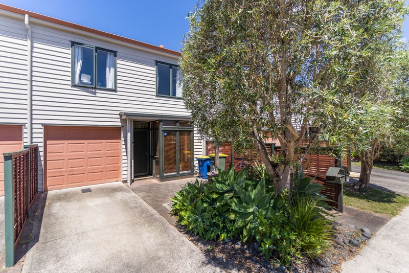 75/1 Ambrico Place, New Lynn, Auckland - Carousel 1