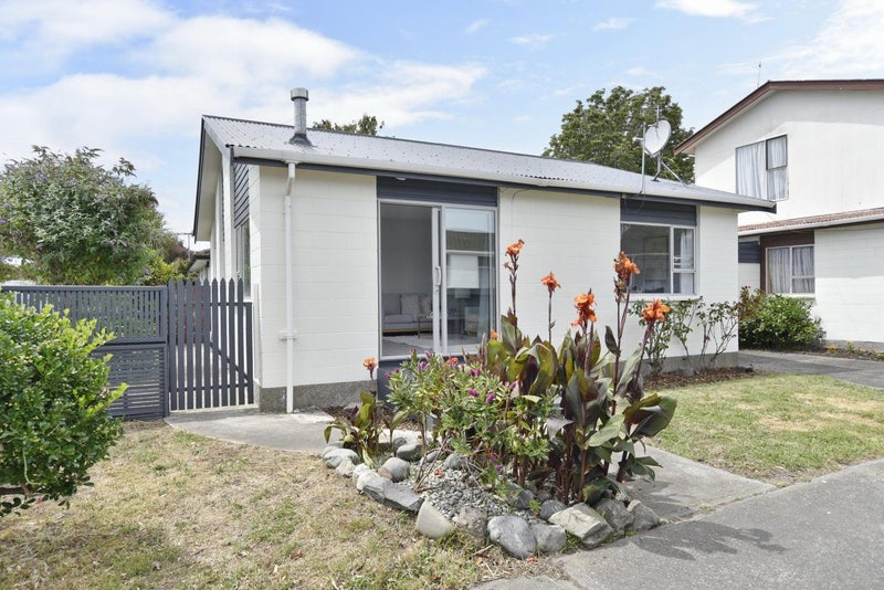 1/16 Kawau Crescent, Bromley, Christchurch - Carousel 1