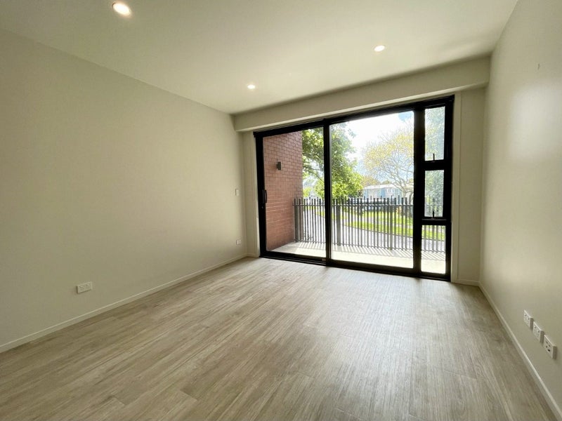 102/7B Hinaki Street, Point England, Auckland - Carousel 2