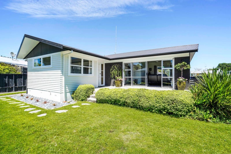 11 Marion Place, Deanwell, Hamilton - Carousel 1