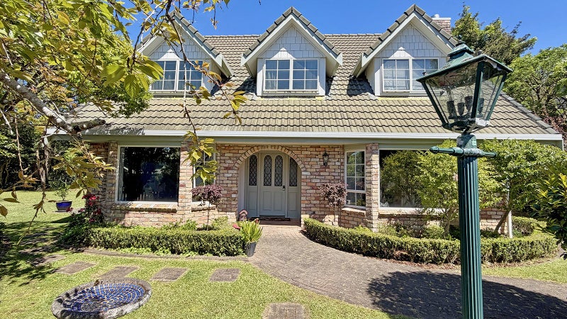 35 Ravenstone Place, Chatswood, Auckland - Carousel 1