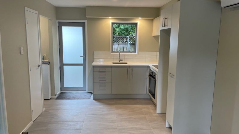 2/8 Edenvale Park Road, Mount Eden, Auckland - Carousel 1