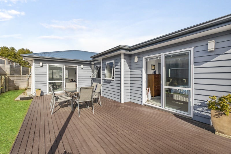 11 Nirmal Place, Sunnyvale, Auckland - Carousel 1