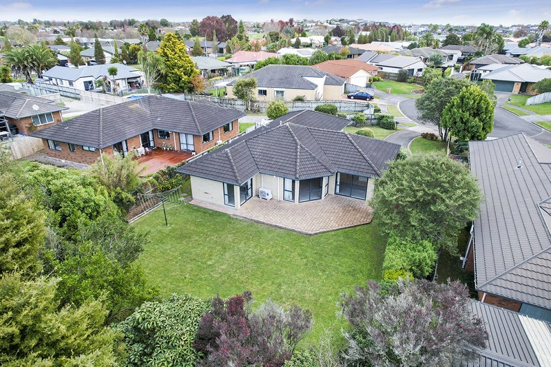 26 Bellona Place, Flagstaff, Hamilton - Carousel 1