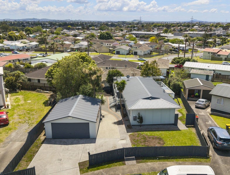 6 Constance Place, Clover Park, Auckland - Carousel 2