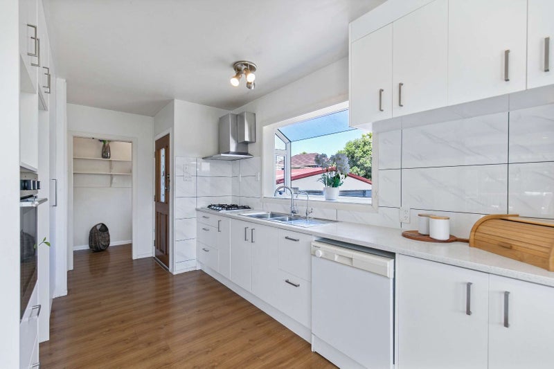 34 La Rosa Street, Green Bay, Auckland - Carousel 1