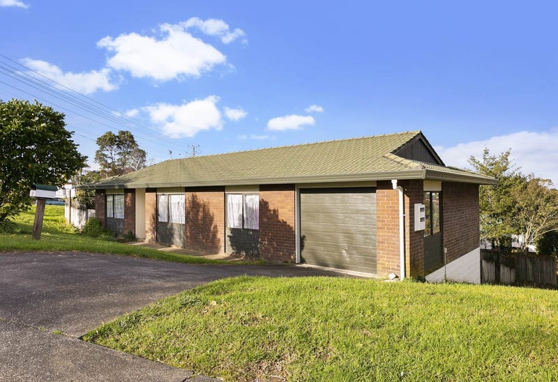 2 Faram Place, Massey, Auckland - Carousel 1