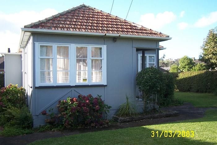 77 Tahapa Crescent, Meadowbank, Auckland - Carousel 1