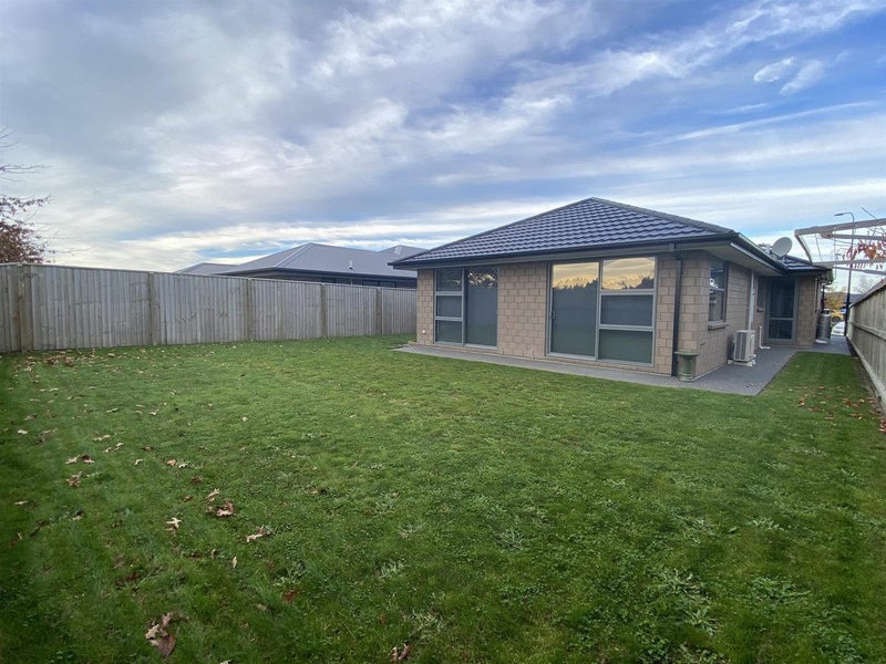 31 Tara Crescent, Woodend, Woodend - Carousel 9