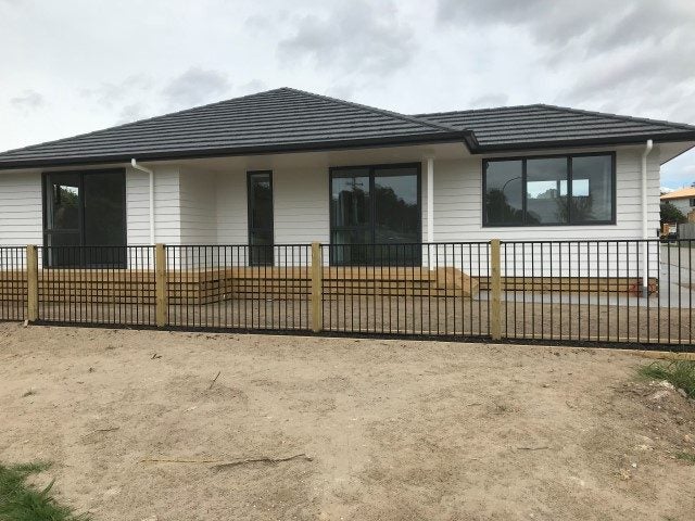 1 Pohutukawa Way, Gate Pa, Tauranga - Carousel 1