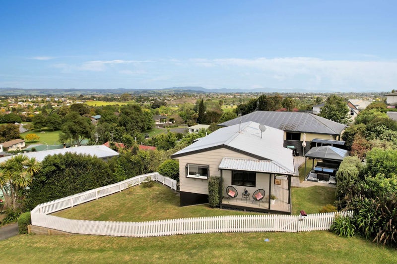 7 Philomel Crest, Welcome Bay, Tauranga - Carousel 1
