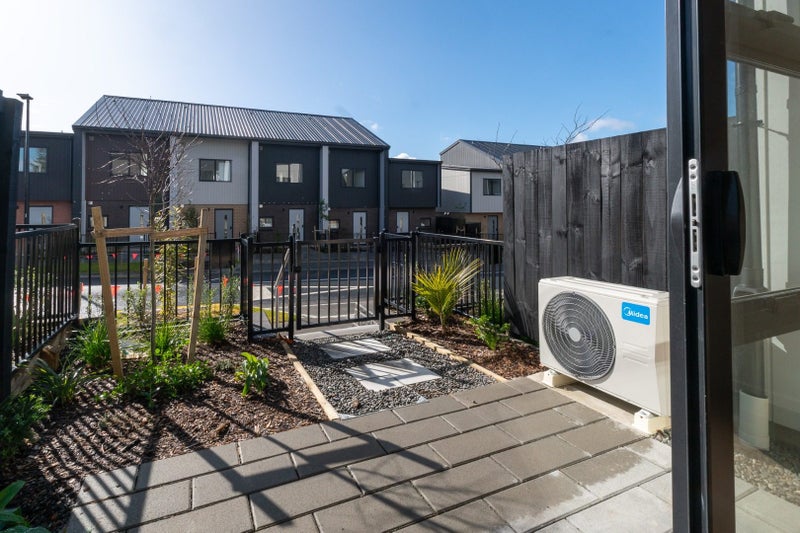 5 Jabuka Street, Glen Eden, Auckland - Carousel 2