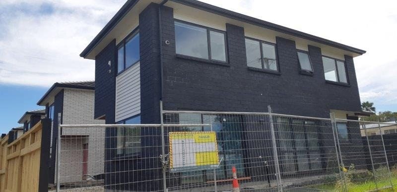 7B Holland Avenue, Point England, Auckland - Carousel 2