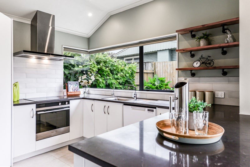 17A Mitcham Avenue, Forest Lake, Hamilton - Carousel 1