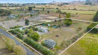 284 White Road, Otane - Carousel 1