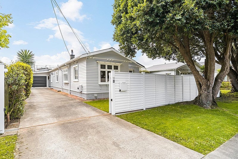 19 Graham Street, Petone, Lower Hutt - Carousel 1