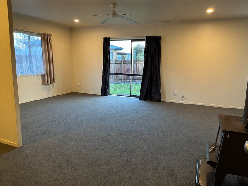 46 Catalina Drive, Melville, Hamilton - Carousel 2