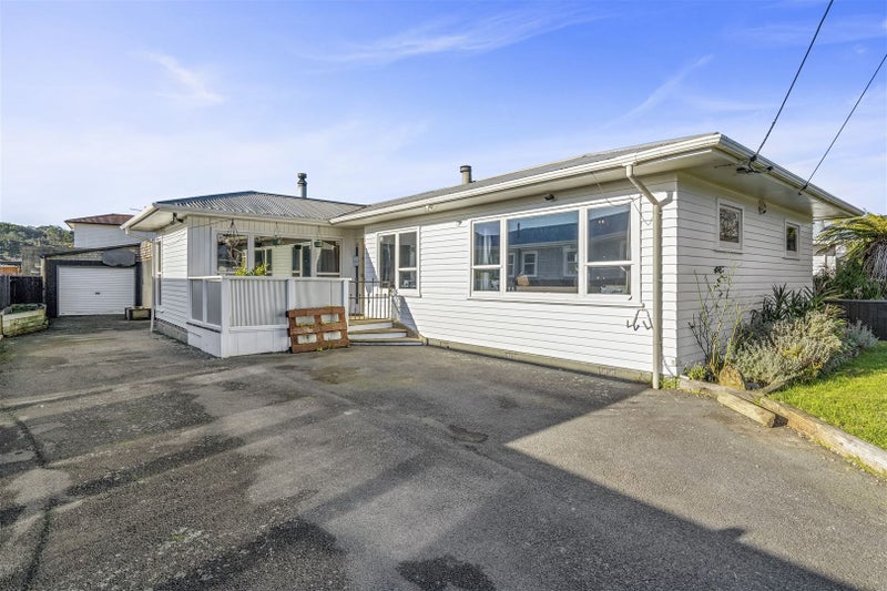 20 Karamu Crescent, Wainuiomata, Lower Hutt - Carousel 1
