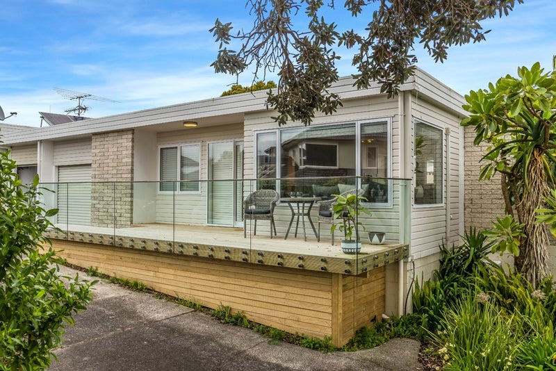 2/42 Beach Road, Castor Bay, Auckland - Carousel 1