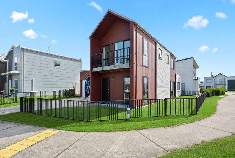 27 Tennille Street, Flagstaff, Hamilton - Carousel 1