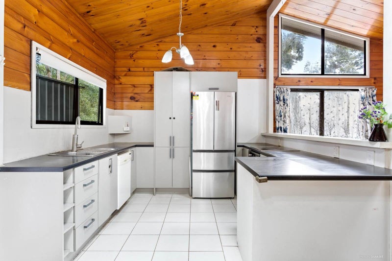 41 Ridgewood Crescent, Birkenhead, Auckland - Carousel 1