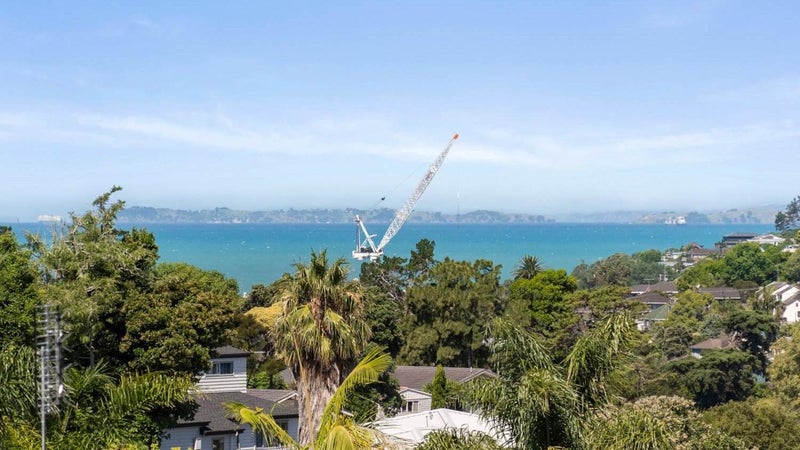 2/30 King Richard Place, Browns Bay, Auckland - Carousel 1
