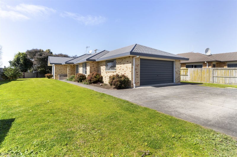 7 Carlsberg Place, Papamoa Beach, Papamoa - Carousel 1