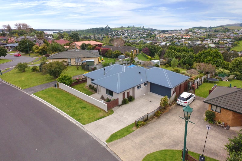 10 Highcroft Place, Welcome Bay, Tauranga - Carousel 1