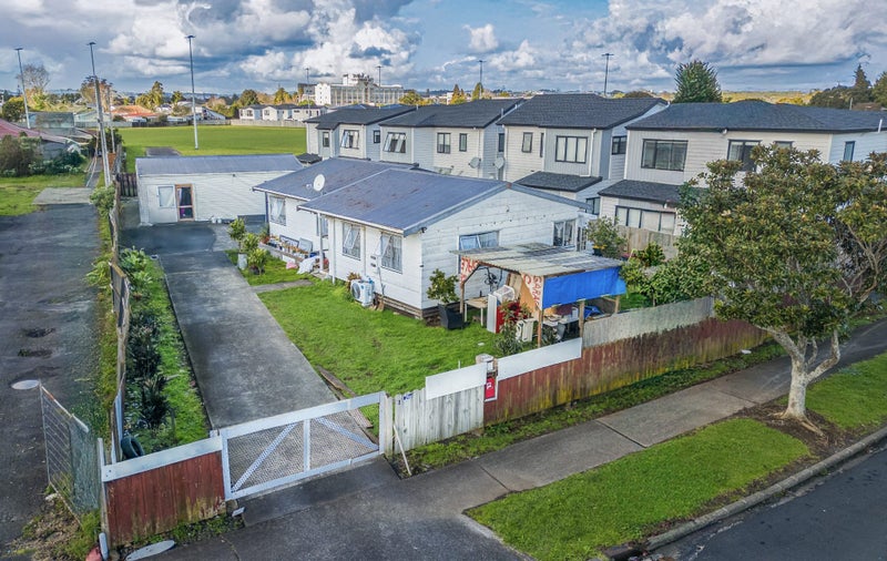 12 Gray Avenue, Mangere East, Auckland - Carousel 1