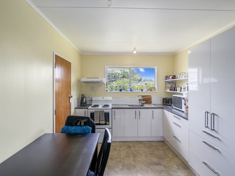 8 Phillip Street, Terrace End, Palmerston North - Carousel 2