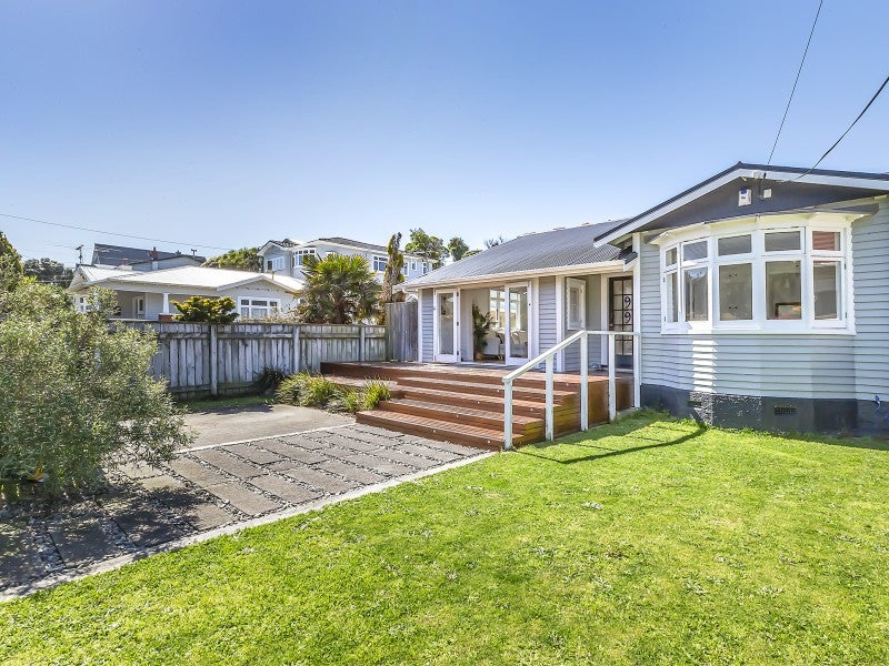 99 The Parade, Island Bay, Wellington - Carousel 2