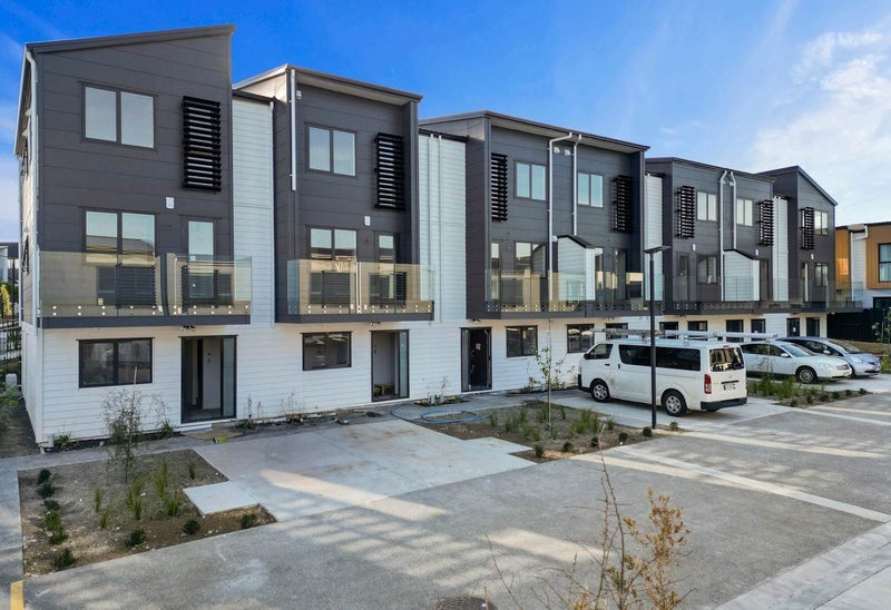 16 Dotterel Place, Westgate, Auckland - Carousel 2