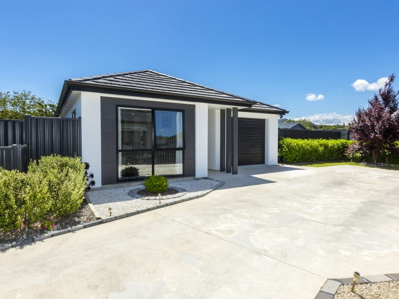 10 Te Kaeaea Crescent, Wallaceville, Upper Hutt - Carousel 1