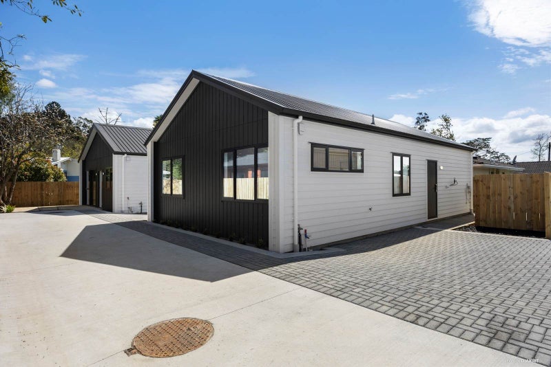 62D Woodside Road, Massey, Auckland - Carousel 1