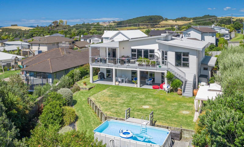 26 Liberty Crescent, Beachlands, Auckland - Carousel 2