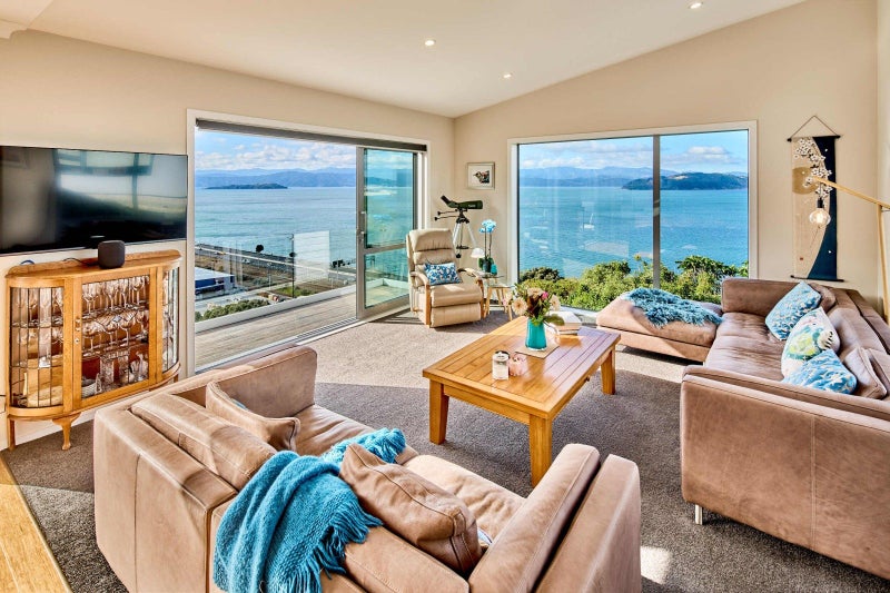 10 Hervey Way, Kaiwharawhara, Wellington - Carousel 1