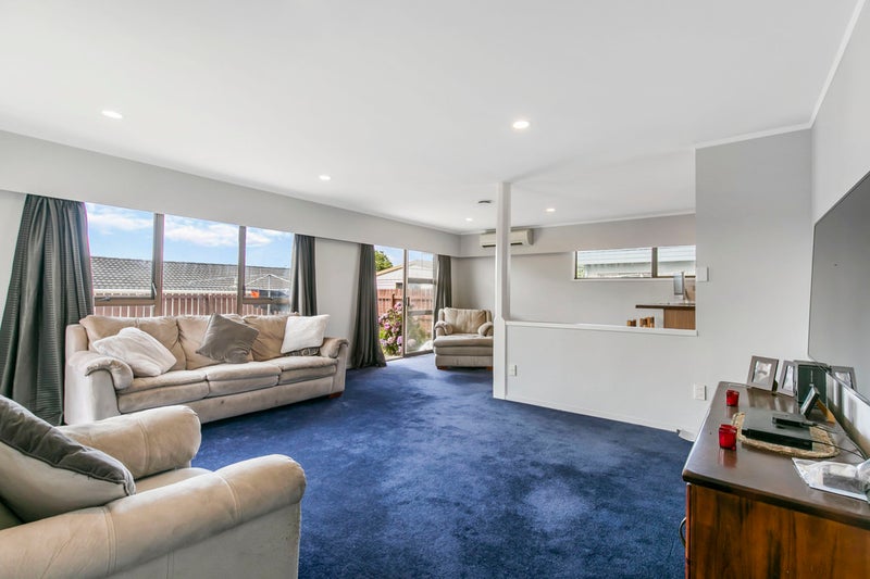 21 Glengowan Place, Conifer Grove, Takanini - Carousel 2